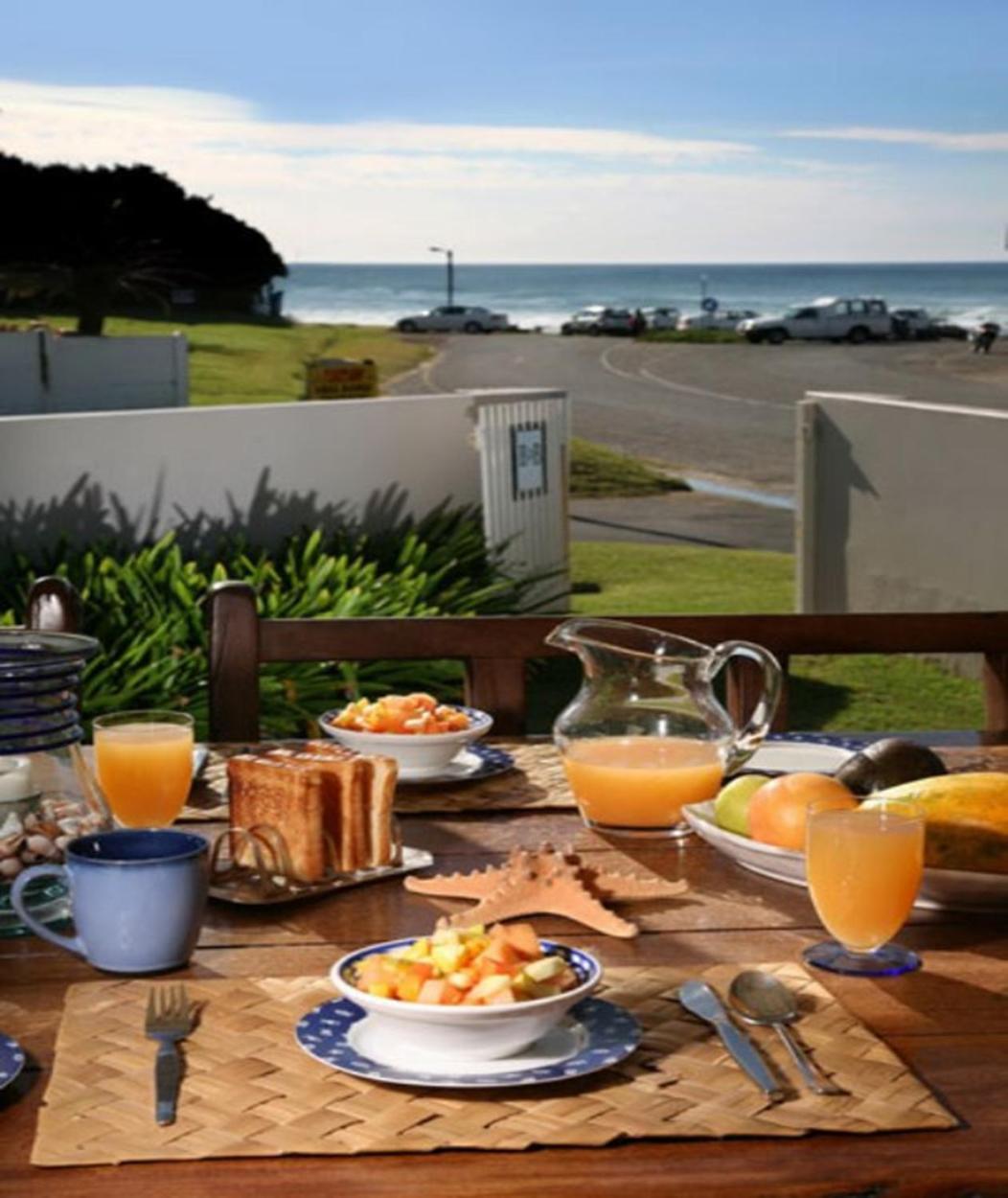 Breeze Inn Guesthouse Kidd's Beach Екстер'єр фото
