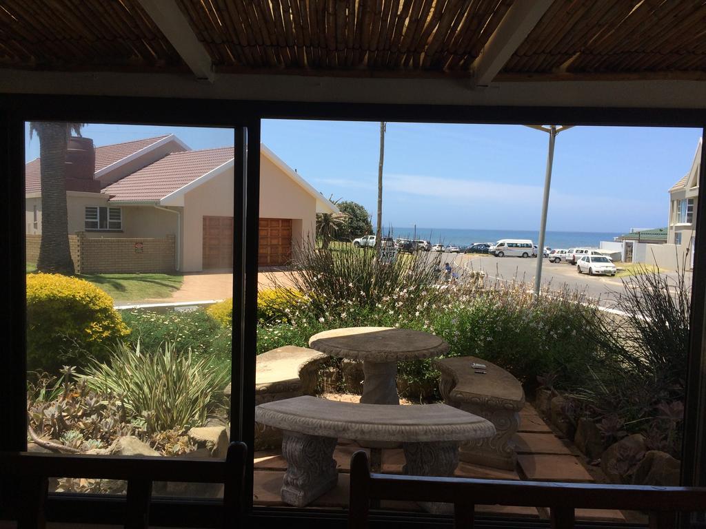 Breeze Inn Guesthouse Kidd's Beach Екстер'єр фото